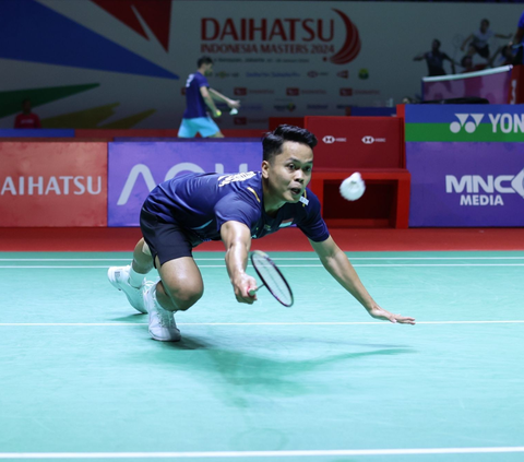 FOTO: Aksi Anthony Sinisuka Ginting Sukses Melaju ke Babak 16 Besar Indonesia Masters 2024 Usai Menjinakkan Kantaphon Wangcharoen