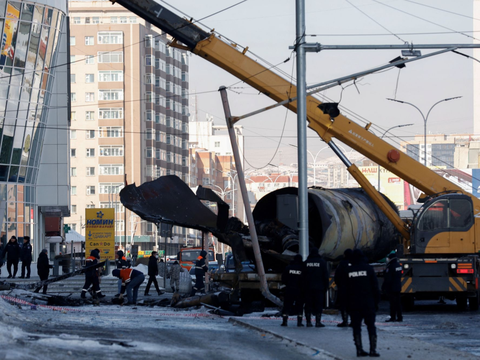 FOTO: Truk Bermuatan 60 Ton Gas Cair Meledak Hanguskan Apartemen, Toko, Mobil-Mobil hingga Tewaskan 6 Orang di Mongolia