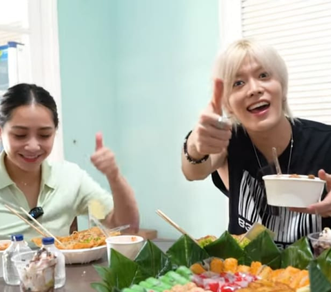 12 Potret NCT 127 Santap Beragam Kuliner di Rumah Raffi Ahmad, Yuta Anteng Makan Cwie Mie Bareng Nagita Slavina