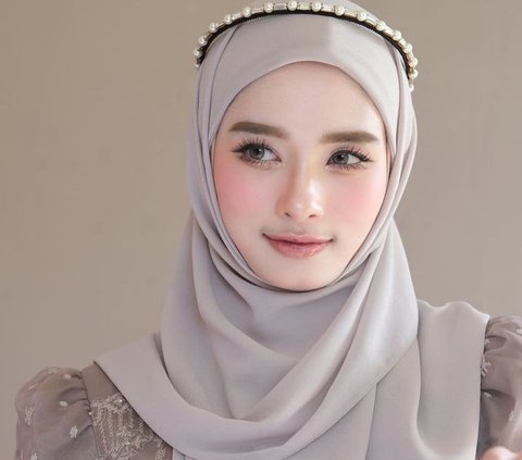 Video Tutorial Wearing Hijab, Zaskia Gotik's Face is Said to Resemble Inara Rusli