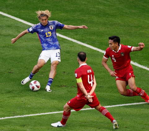 Kemenangan ini memastikan Timnas Jepang melaju ke babak 16 besar sebagai runner-up grup D, sementara Timnas Indonesia finis sebagai peringkat tiga.<br>(Foto REUTERS/Thaier Al-Sudani)