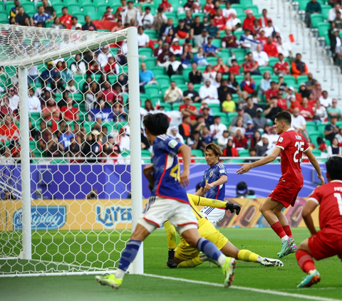 FOTO: Momen Sengit Indonesia Vs Jepang di Laga Terakhir Grup D Piala Asia 2023, Gol Penalti & Bunuh Diri Antar The Samurai Blues ke 16 Besar