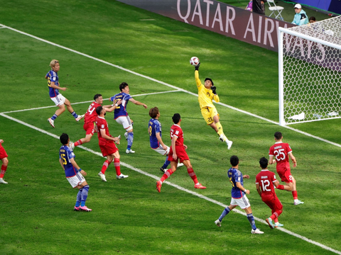 FOTO: Momen Sengit Indonesia Vs Jepang di Laga Terakhir Grup D Piala Asia 2023, Gol Penalti & Bunuh Diri Antar The Samurai Blues ke 16 Besar