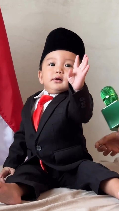 Timothee Ocean, the second child of chef Arnold and Tiffany Soetanto, is dressed up as the president of the Republic of Indonesia.