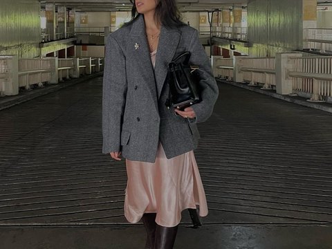 See Eva Celia's Cool Style, Combining Satin Dress and Boots