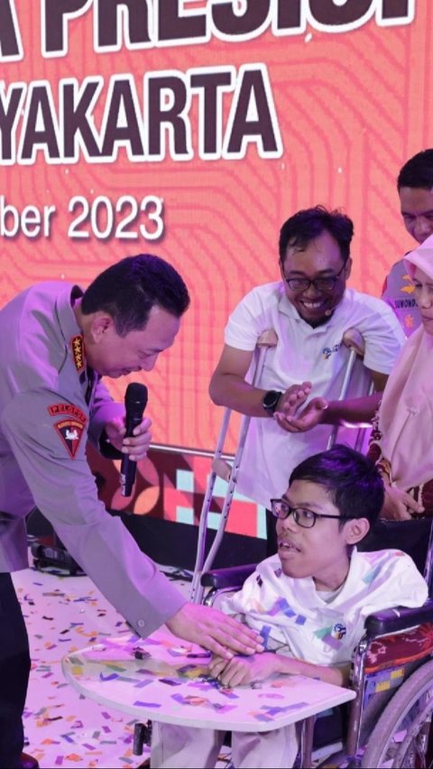 Remaja Disabilitas Ini Jago Komputer, Kapolri Langsung Perintahkan Kapolda 'Gimana Caranya Beliau Harus Masuk S2'