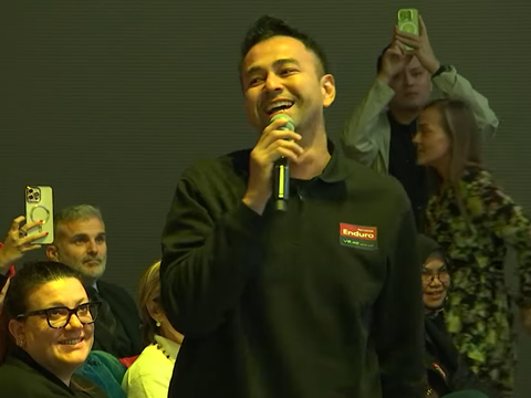 Momen Raffi Ahmad Ngomong Bahasa Inggris di Depan Valentino Rossi, Netizen 'Deg-degan Tumben Lancar'