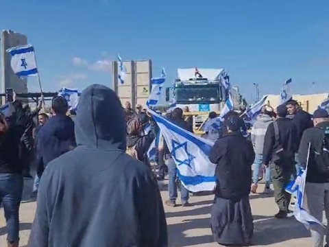 Warga Israel di Perbatasan Halangi Puluhan Truk Bantuan Masuk ke Gaza
