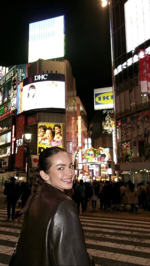 Intip Potret Enzy  Storia Saat Jalan-jalan di Jepang Bersama Suami, Momen Intim dan Romantis Bikin Iri