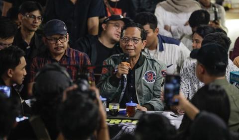 Mahfud kemudian menyinggung lagu Kolam Susu yang dipopulerkan Koes Plus. <br>