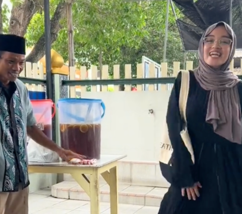 Viral Momen Wanita Borong 5.000 Tusuk Sate dan 500 Minuman untuk Dibagikan Gratis, Bikin Haru