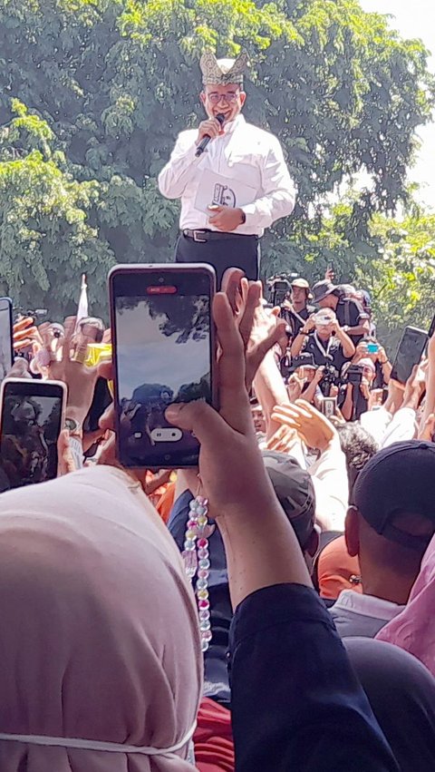 Kampanye Akbar di Sumbar, Anies Sebut Indonesia Sedang Tidak Baik-Baik<br>