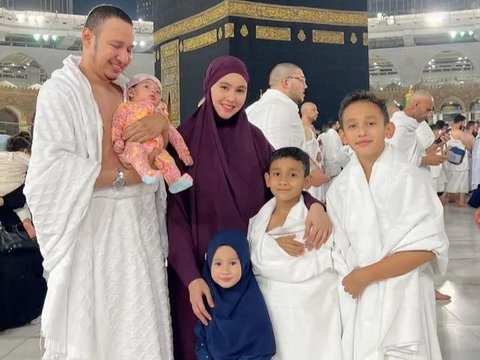 Foto-foto Terbaru Khalisa Aghnia Anak Kartika Putri Sudah Diajarkan Kenakan Hijab Sejak Kecil, Kini Sudah Bisa Baca Al Quran