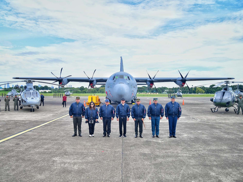 Jokowi Sebut Presiden Boleh Kampanye Didampingi Jenderal di Markas AU, PDIP Singgung Pelibatan TNI