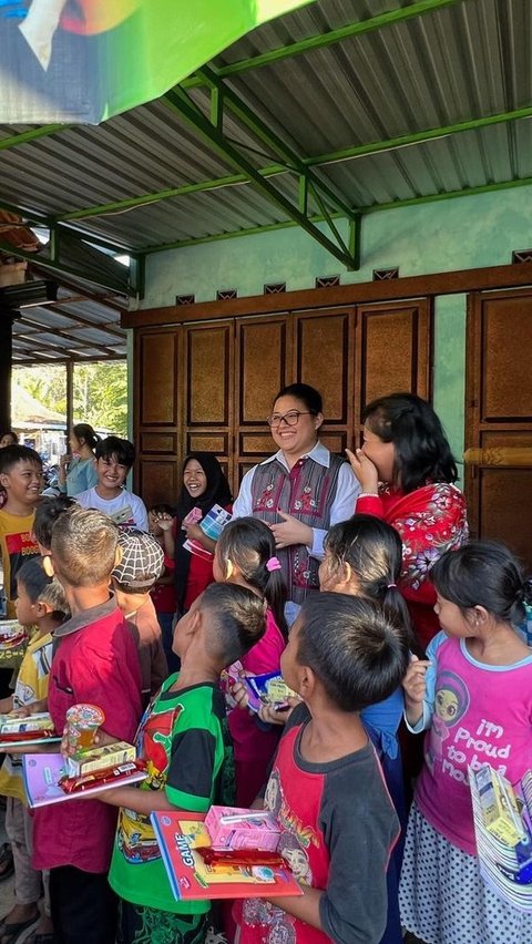 Pinka kerap mengadakan acara bakti sosial. Ia kerap berbagi di masyarakat. Seperti memberi bantuan ke anak sekolah atau masyarakat yang membutuhkan. 