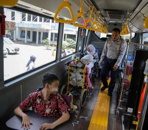FOTO: Penampakan Lima Armada Bus Khusus di Jakarta yang Mempermudah Disabilitas Berangkat ke Sekolah