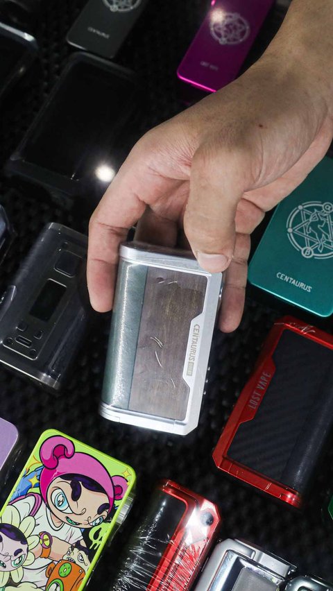 FOTO: Geliat Penjualan Rokok Elektrik di Tengah Kenaikan Cukai dan Desakan WHO Larang Vape Aneka Rasa