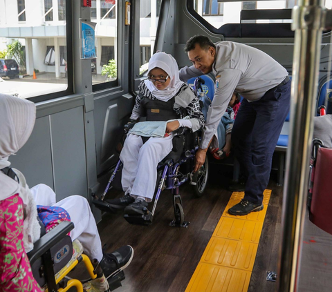 FOTO: Penampakan Lima Armada Bus Khusus di Jakarta yang Mempermudah Disabilitas Berangkat ke Sekolah