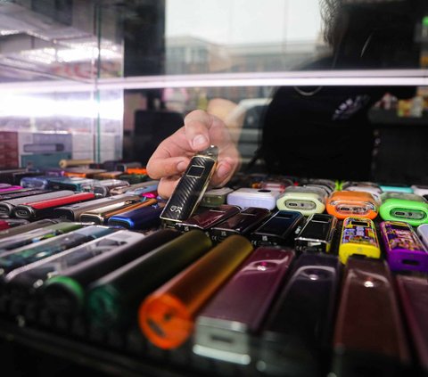 FOTO: Geliat Penjualan Rokok Elektrik di Tengah Kenaikan Cukai dan Desakan WHO Larang Vape Aneka Rasa