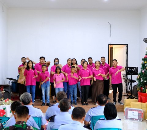Warga Kristiani Koopsudnas Berbagi Bersama Warga Panti Asuhan Tanjung Barat
