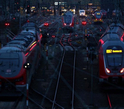 FOTO: Potret Layanan Kereta di Jerman Lumpuh Total Dihantam Mogok Kerja
