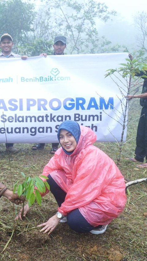 Aksi Peduli Lingkungan, BCA Syariah Tanam 1.000 Bibit Durian di Bogor