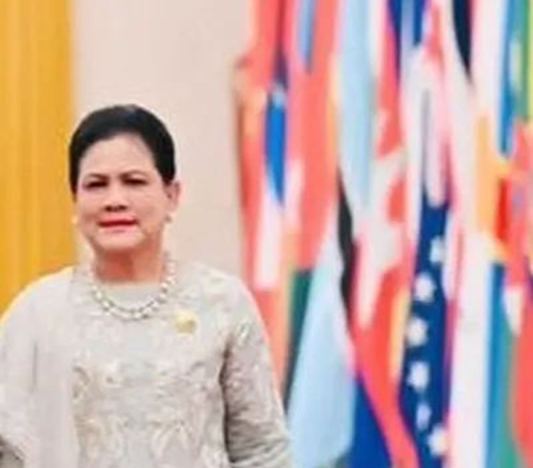 Soal Pose Dua Jari dari Mobil Kepresidenan, TPN Ganjar: Ibu Iriana Terikat Netralitas