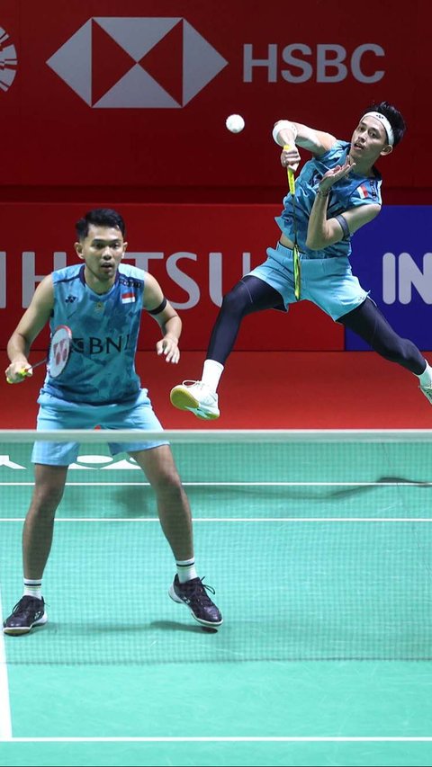 Fajar/Rian berhasil mengatasi Man/Tee lewat straight game dengan skor 21-18, 22-20. Foto: Bola.com/M. Iqbal Ichsan