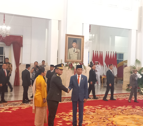 Sebelumnya, Presiden Joko Widodo (Jokowi) melantik Jenderal TNI Maruli Simanjuntak sebagai Kepala Staf Angkatan Darat (Kasad) di Istana Negara, Jakarta, Rabu (29/11).<br>
