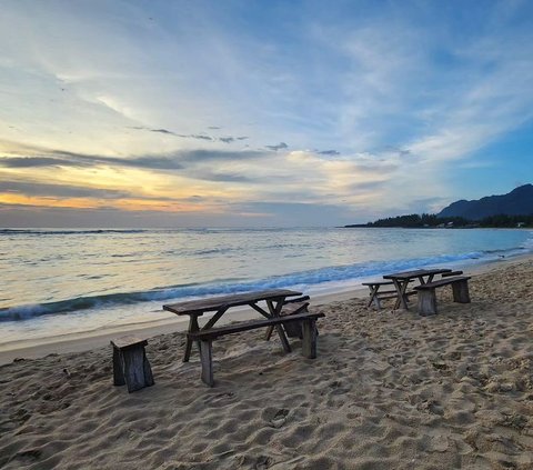 Liburan ke Pantai Lampuuk, Menikmati Indahnya Hamparan Pasir Putih di Banda Aceh