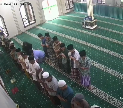 Viral Seorang Jemaah Meninggal Dunia dalam Posisi Sujud saat Salat Zuhur di Masjid