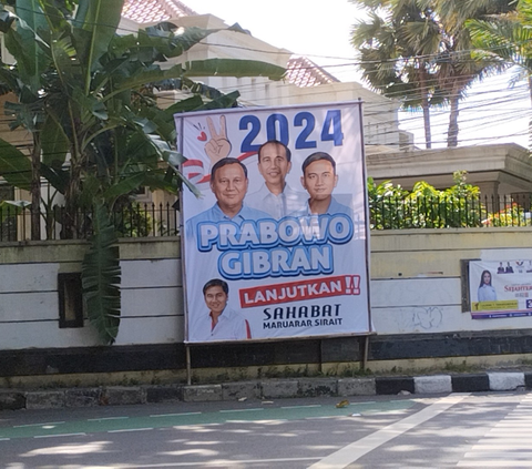 Appearance of Jokowi's Billboard with Prabowo-Gibran, Displayed Near AMIN Headquarters