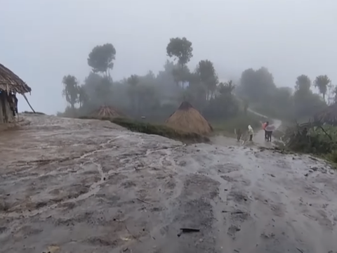 Menembus Kampung Terdalam Papua Dikelilingi Pemandangan Indah, Tanpa Listrik & Aspal, Warganya Damai