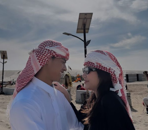 Portrait of Intimacy between Azizah Salsha and Pratama Arhan in the Midst of the 2024 Qatar Asian Cup, Styled in Arabian Style
