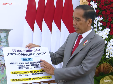 Prove that the President is Allowed to Campaign and Take Sides, Jokowi Prints Article 299 of the Election Law on Large Paper