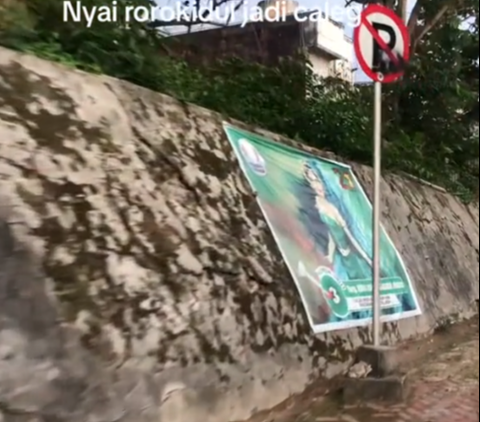 Not Holding Back, Photo of This Candidate Billboard Cosplaying as Nyi Roro Kidul