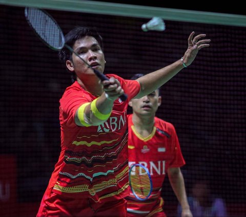 Ganda putra Indonesia, Leo Rolly Carnando/Daniel Marthin berhasil mengunci tiket semifinal Indonesia Masters 2024. Hal itu dipastikan setelah Leo/Daniel menumbangkan pasangan Denmark, Daniel Lundgaard/Mads Vestergaard di perempat final, di Istora Gelora Bung Karno, Senayan, Jakarta (26/1/2024). Foto: Bola.com/Bagaskara Lazuardi