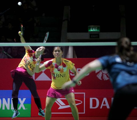 Ganda putri Indonesia, Lanny Tria Mayasari/Ribka Sugiarto tampil solid dalam pertandingan melawan wakil Belanda, Debora Jille/Cheryl Seinen di perempat final Indonesia Masters 2024 di Istora Gelora Bung Karno, Senayan, Jakarta, Jumat (26/1/2024). Foto: Bola.com/Bagaskara Lazuardi<br>