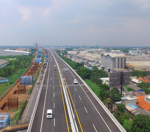 Minibus Tabrak Truk di Tol Jagorawi, Pengemudi Muda Meninggal di Tempat