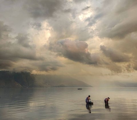 Mengunjungi Pasir Putih Parbaba, Pantai di Tepi Danau Toba yang Unik dan Wajib Dikunjungi