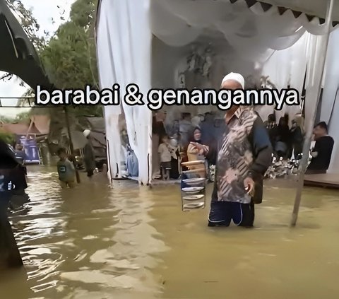 Despite the Flood, the Bride and Groom Hold a Wedding Party, Guests Are Picked Up by Boat