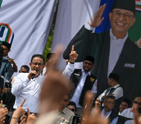 FOTO: Dipadati Ribuan Pendukung, Anies Baswedan Serukan Semangat Perubahan Saat Kampanye Akbar di Aceh