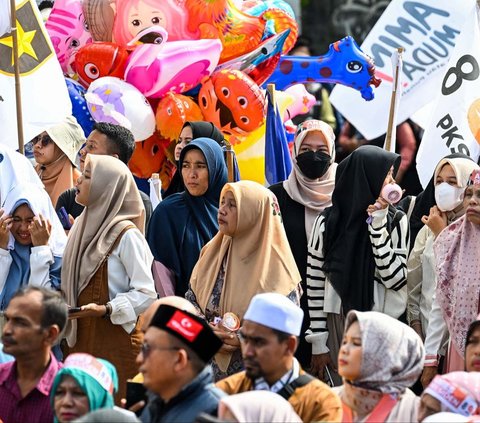 FOTO: Dipadati Ribuan Pendukung, Anies Baswedan Serukan Semangat Perubahan Saat Kampanye Akbar di Aceh