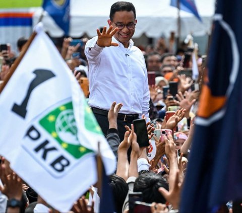 FOTO: Dipadati Ribuan Pendukung, Anies Baswedan Serukan Semangat Perubahan Saat Kampanye Akbar di Aceh