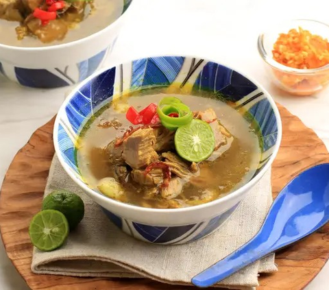 Dari akar-akarnya di China hingga berkembang menjadi makanan khas di seluruh Indonesia, soto adalah bukti hidup integrasi budaya dan keberagaman kuliner yang membanggakan. 