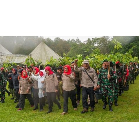 Momen Kebersamaan Panglima TNI & Jenderal Maruli Simanjuntak, Ada Sosok Pria Berjenggot Berpeci Putih Jadi Sorotan