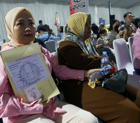 FOTO: Rayakan Hari Jadi Imigrasi ke-74, Antrean 1.074 Pemohon Paspor Pecahkan Rekor saat Car Free Day Jakarta