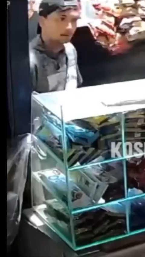 Viral! Video Mysterious Man Suddenly Sets Fire to Madura Stall in Karawang
