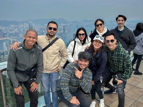 Intip Foto-foto Darius Sinathrya dan Donna Agnesia saat Jalan-jalan di Hongkong, So Sweet Banget!