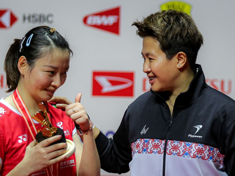 FOTO: Saat Juara Indonesia Masters 2024 Asal China Bertemu Sang Idola Liliyana Natsir, Huang Ya Qiong Mengakui Kekagumannya Tetap Abadi